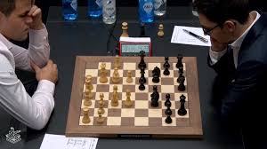 S'offrir des livres et passer la soirée à lire au coin du sapin. Championnat Du Monde D Echecs 2018 Partie 2 Capakaspa