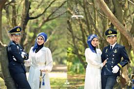Nanti petugas akan memandu pelaksanaan pembela… Foto Prewedding Pelayaran