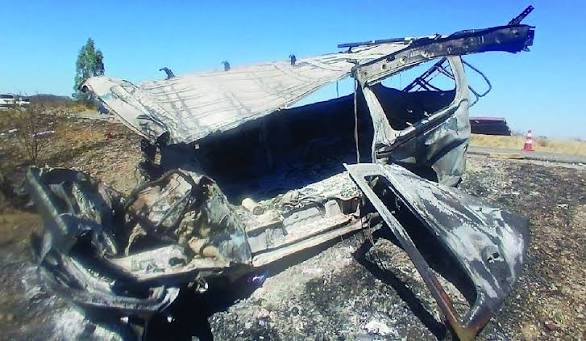 Zimbabwe Road Crash: 27 Killed as Minibus Taxi Collides With Truck | Daily Pioneer