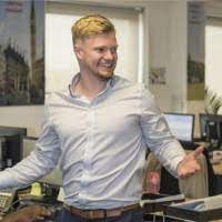 No other production fender guitar before or since had the same headstock, but some prototypes of the fender marauder, also designed by fields, had a similar headstock design and also reminiscent of the ibanez roadstar and blazer series. 100 Profils Pour Mike Sharp Linkedin