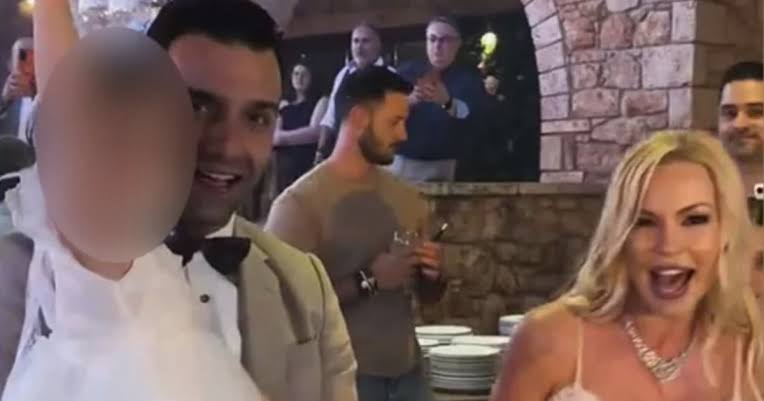 Γαμοβάφτιση": Η Βίκυ Κάβουρα και ο Γιώργος Τζαβέλλας παντρεύτηκαν και... |  People &amp; Style Ειδήσεις