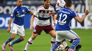 Xabi alonso mit einem elfmetertor und albert riera entschieden die partie dennoch zu gunsten der gäste. Fc Bayern Munchen Xabi Alonso Feiert Auf Schalke Debut