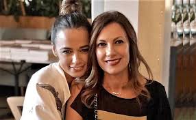 Andreea raicu a traversat mai multe relaţii sentimentale, în majoritate de scurtă durată. Incredibila Poveste De Dragoste Dintre Andreea Raicu È™i Dana Sota Prietenia AdevÄƒratÄƒ E Ca Vinul Perfecte Ro