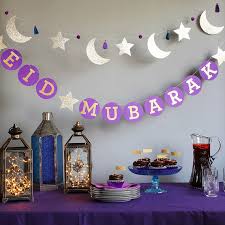 Hiasan dinding hari raya idul fitri juga bisa kalian jadikan momen untuk berfoto keluarga. Eid Al Fitr 2019 Holiday In Bahrain Surat R