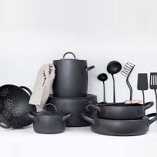 Black And White Pots And Pans 6 Elegant Cookware Lines Italian Edition Remodelista Elegant Cookware Cookware Set Pots And Pans Sets