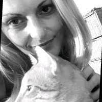 Nadia Sadler's Instagram, Twitter & Facebook