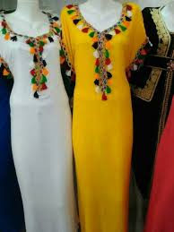 Pin By Ghecil Amina On Ansam Fashion Blouse Designs Traditional Dresses