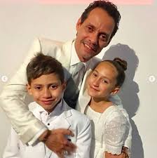 Jennifer lopez gestand nun in einem interview, dass sie kinder so sehr liebt, dass sie auch in jedem fall hätte sie aber gerne mehr kinder. Jennifer Lopez Twins Emme Max Marc Anthony Z Alter Vermogen