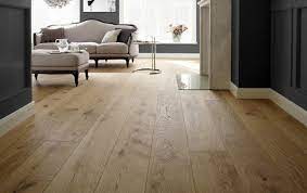 parquet en bois massif clair verni salon luxe parquet bois bois stratifie plancher en bois