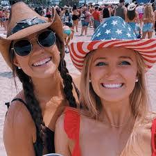 Amanda Gard's Instagram, Twitter & Facebook