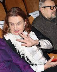 She has starred in several films and tv series. Eva Holubova S Timhle Muzem Putuje Zivotem 28 Let Eva Holubova Se Pochlubila Manzelem Super Cz