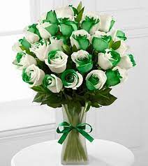 Snappening highlights wedding details that give you the perfect opportunity to go green—emerald green that is. 40 Trendy Emerald Green Wedding Ideas Weddingomania Emerald Green Weddings Rainbow Roses Green Wedding