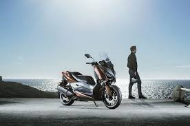 300之最小號的t max yamaha x max300現身