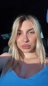 Lora Honey's Instagram, Twitter & Facebook