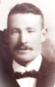 My great uncle Charles Arnold came to Manitoulin some time before 1886 from  Greenock, Bruce with wife Elizabeth Ann(Hardy). Their children were George,  Sarah, John, David, Adam, Ephraim. The last daughter Annie(1st