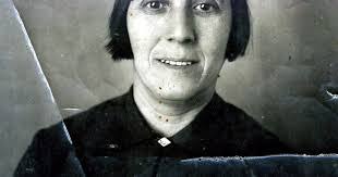 Sonya Goldstein's Instagram, Twitter & Facebook