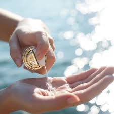 Toscana is a hand cream with strong moisturizing, nourishing, protective and anti aging effects; Davisage Handie Bottle