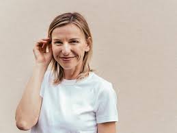 To avoid this, i recommend adjusting your shade slowly over time, rather than making huge color jumps. 10 Reasons Your Hair Color Is Making You Look Washed Out Newbeauty