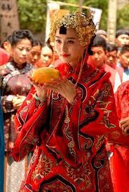 Pin By Glasses Hunter On Style 7 Traditional Chinese Wedding Chinese Wedding Dress Traditional Chinese Wedding Dress