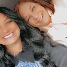 Julie Troxel's Instagram, Twitter & Facebook