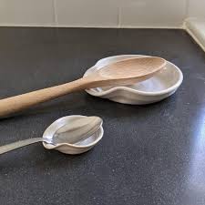 The red spoon rest looks gorgeous with my stainless steel stove. 4 Pieces Ceramic Spoon Rests Cooking Spoon Holder For Stove Top Countertop Gold Rim Kitchen Spoon Holder Industrial Scientific Tabletop Accessories Guardebem Com