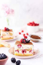 Das rezept für die bananenschnitten ist einfach und schnell nachzubacken. Tiramisu Vom Blech Mit Beeren Mein Naschgluck