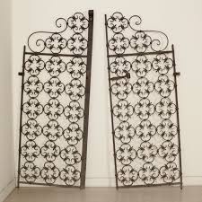 I cancelli in ferro battuto rappresentano una componente molto raffinata degli esterni della casa, per i quali si può fare un quello che possiamo ammirare in foto, ad esempio, rientra nella categoria dei cancelli in ferro battuto in stile naturalistico. Tor In Schmiedeeisen Andere Mobel Antiquitaten Dimanoinmano It