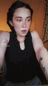 Sara Lynn's Instagram, Twitter & Facebook