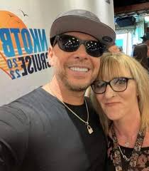 Vicki Cain (@wickit1980)