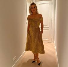 Chantal janzen was scherp op het televiziergala. Chantal Janzen Schittert In Gouden Jurk Van Zeeuwse Ontwerper Omroep Zeeland