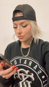 Nicole Darling's Instagram, Twitter & Facebook