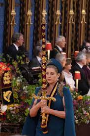 チャールズ国王の戴冠式で宝剣を持った女性、ペニー・モーダントって何者？