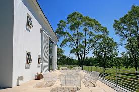 The past decade has seen. Michigan Barn By Northworks Architects And Planners Homeadore Modern Farmhouse Exterior Farmhouse Patio Modern Barn