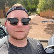 Cale Lockhart (@Kalelock)