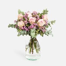 L'origine di questo come già indicato, i fiori per 50 anni di matrimonio dovrebbero ricordare i colori dell'oro. Quali Sono I Fiori Per Un Anniversario Le Varieta Secondo Il Galateo Colvin