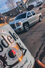 Trokas tumbadas | traducir tumbadas significado tumbadas traducción de tumbadas información sobre tumbadas en el diccionario y enciclopedia en línea gratuito. Pin By Haley Myers On Carros Y Camionetas Dropped Trucks Lowrider Trucks Custom Chevy Trucks