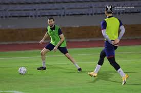 وفي نفس السياق كتب الصحفي عبد الواحد عاشور تغريدة يقول فيها إنه ليس من المنطقي أن الرئيس المصري عبد الفتاح السيسي يعلم أن قرار رفع سعر الخبز سيثير غضبا، وقال في إعلانه عن مدونون سودانيون منقسمون حول قرار تسليم عمر البشير. Ø¹Ù…Ø± ÙƒÙ…Ø§Ù„ ÙŠØ´Ø§Ø±Ùƒ ÙÙ‰ Ù…Ø±Ø§Ù† Ø§Ù„Ù…ØµØ±Ù‰ Ø§Ø³ØªØ¹Ø¯Ø§Ø¯Ø§ Ù„Ù„Ø§ØªØ­Ø§Ø¯ Ø±ØºÙ… Ø¥ØµØ§Ø¨ØªÙ‡ Ø¨ÙƒØ¯Ù…Ø© Ù‚ÙˆÙŠØ© ÙÙ‰ Ø§Ù„ÙˆØ¬Ù‡ Ø§Ù„ÙŠÙˆÙ… Ø§Ù„Ø³Ø§Ø¨Ø¹