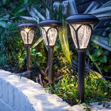 Solarleuchten sind umweltfreundlich und stimmungsvoll, es gibt sie bei wohnlicht in vielen variationen. Solarleuchten Erklart Lights4fun De