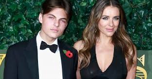 Er kennt alle regeln gut, trotzdem macht er noch fehler. Liz Hurley Ihr Sohn Gewinnt Vor Gericht Gegen Seinen Opa Magazinn De