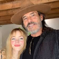 Raoul Max Trujillo su Instagram: "Got to see my beautiful #padme today.  Home for the holidays.. #gonetomorrow #sanfrancisco #familia  #blessedbeyondmeasure #loveubabygirl…"