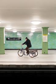 Alexanderplatz Berlin Germany Von Samuel Zeller Berlin Ubahn U Bahn Station Fotoshooting Berlin