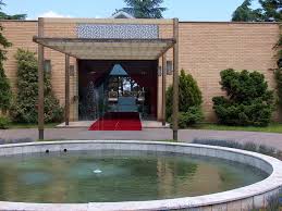 Kuca cvijeca je dio muzeja jugoslavije u gradskoj cetvrti dedinje u glavnom gradu srbije, beogradu. Kuca Cveca House Of Flowers Mausoleum Of Josip Broz Tito In Belgrade Serbia Mapio Net