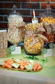 O Que Servir No Cha De Bebe Como Preparar Um Cardapio Delicioso Baby Shower Giraffe Baby Shower Snacks Boy Safari Baby Shower