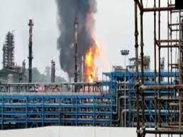 Hpcl has shut part of its 166,000 barrel per day (bpd) vizag refinery after a massive fire had broken out in the cooling tower. Urikf7kcoqz Lm