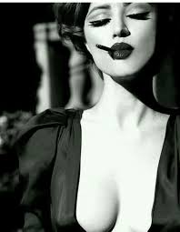 Mujeres” Bukowski les escribio un libro, Da Vinci les dibujo una sonrisa  eterna, Neruda las convirtió en un poema, Sabina las volvió canción, El  Marqués de Sade las volvió una tentación. La