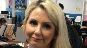 Costau byw: 'Costau'n cynyddu ond incwm yn ddisymud'