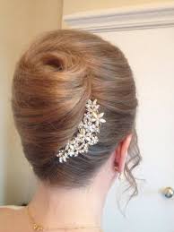It is easy to do but the result is so beautiful and impressive. Pearls Sparkles French Roll With Glittery Pearl Hair Accessories On The Seam Roll Hairstyle Short Hair Updo French Twist Hair