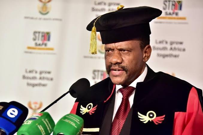 South African Government on X: "[Photos] Lieutenant General Godfrey Lebeya and his management outline and take stock of milestones achieved since the previous quarter. #sapsHAWKS" / X