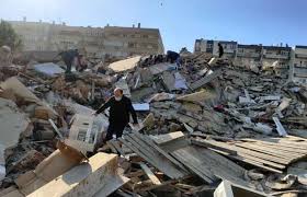 İzmir'de 6.6 büyüklüğünde deprem meydana geldi. Son Dakika Izmir De 7 1 Buyuklugunde Deprem Foto Video Ermeni Haber Ajansi