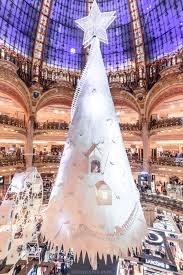 Inside, a gigantic christmas tree fills the dome, and magical decorations fill the windows with interactive fun. Galeries Lafayette Christmas Tree Festive Season In Paris Solosophie